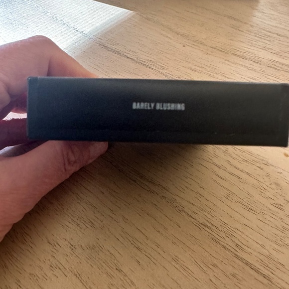 NIB Makeup By Mario SOFT POP PLUMPING BLUSH VEIL - Barely Blushing - Picture 2 of 2